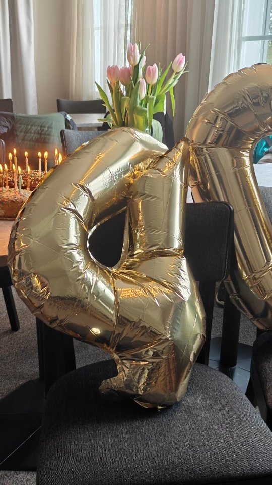 I turned 40.. and my heart is fuller than ever 🥹💫

This week felt like a little masterpiece 💙

My best friends came all the way from Switzerland to celebrate with me here in Lapland. No big party, no noise. Just snow under our feet, laughter in the air, fun activities, shared meals and that feeling of being exactly where you're meant to be. 

I don't take this kind of friendship for granted. The kind where distance doesn't matter, time doesn't matter... you just pick up right where you left off. 

This birthday wasn't about getting older. It was about feeling deeply grateful. 

For the people.
For the moments. 
For this life I'm building up here in the North. 

Thanks to my dearest ❤️🫶🤗