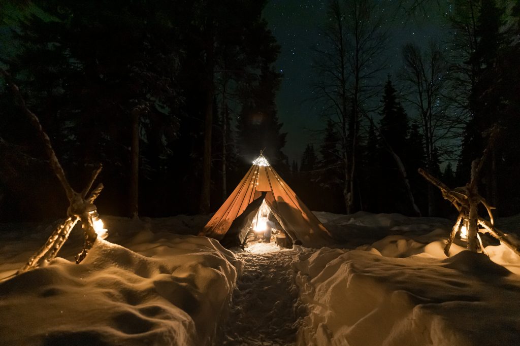 Lavvo Dinner Lapland dinner experience Lappland Abendessen am Feuer